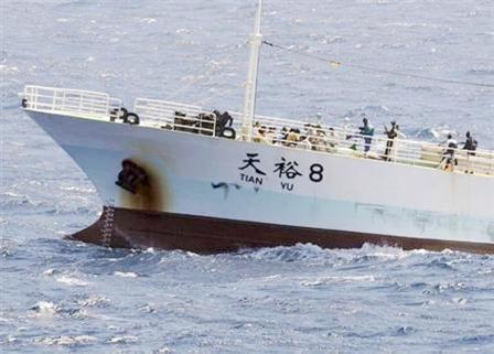 قراصنة يحتجزون رهائن على متن قارب صيد صيني بالمحيط الهندي يوم الاثنين الماضي